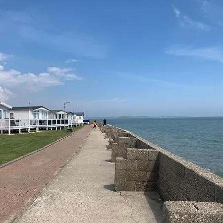 Daisychain Getaways The Perfect Place To Stay Play And Getaway East Mersea Экстерьер фото