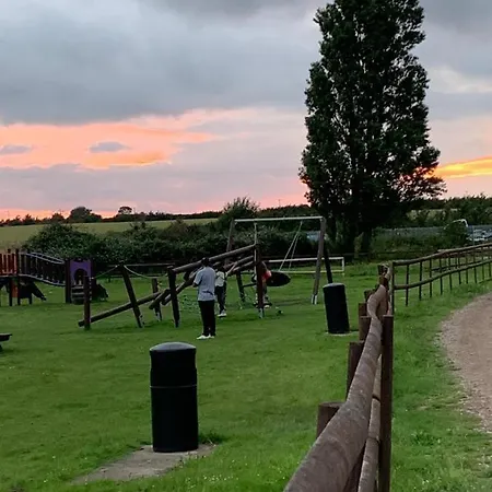 Daisychain Getaways The Perfect Place To Stay Play And Getaway East Mersea Экстерьер фото
